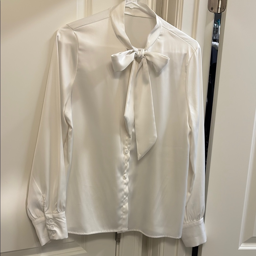 Elegant White Women's Blouse with Bow Tie